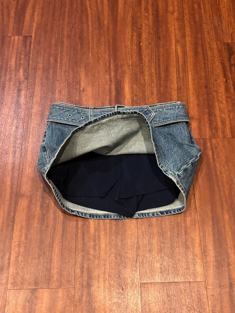 Abercrombie & Fitch Mid Rise Belted Denim Mini Skort - Picture 5 of 6